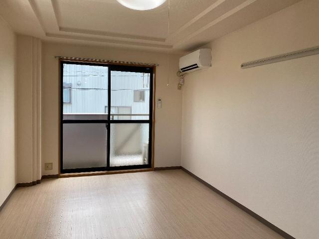 居室・リビング　室内