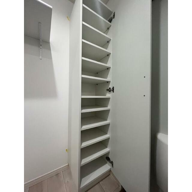 玄関　シューズボックスは棚の高さが調節可能でブーツも入ります！