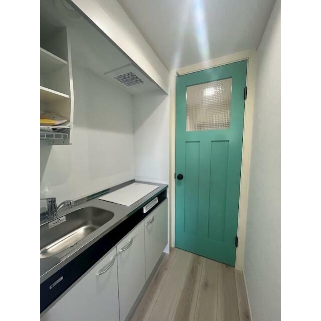 キッチン　一人暮らしに丁度いいサイズ、お手入れ楽々のＩＨキッチンです！