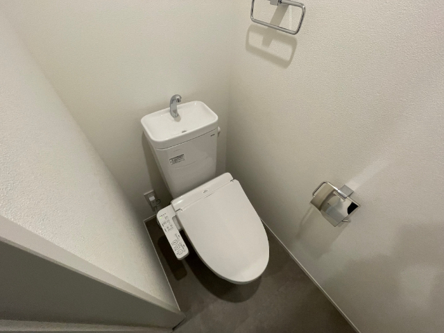 トイレ　温水便座付き