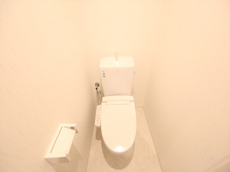 トイレ　温水洗浄暖房便座付トイレ