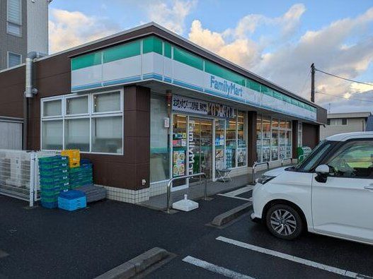 コンビニ　ファミリーマート千葉末広四丁目店（コンビニ）まで300m