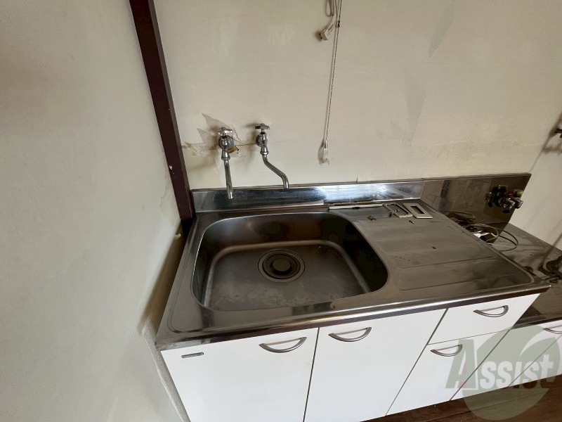 洗面設備　洗面台はありませんがこちらで洗顔などができます。