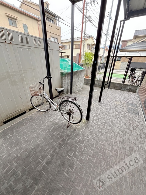 エントランス　落ち着いたエントランス。マンションを演出します。