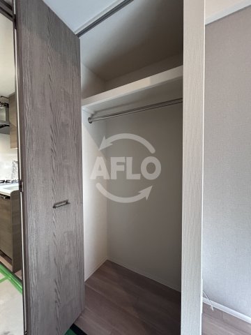 収納　コンフォリア・リヴ淡路　クローゼット