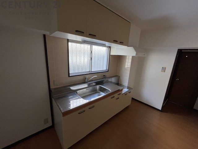 キッチン　換気のしやすい窓付きキッチン！