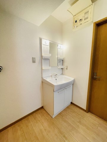 洗面設備　※同物件別号室の写真になります