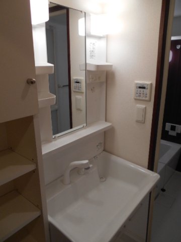 洗面設備　シンプルで使いやすい洗面台です！