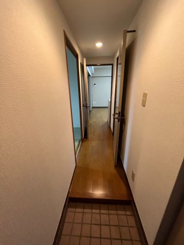 玄関　※別号室の参考写真です