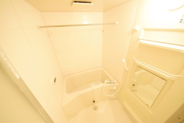 バス・シャワールーム　追焚き機能付き