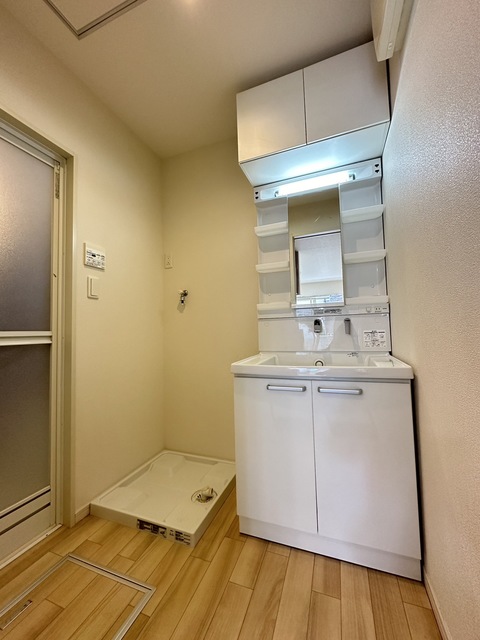 洗面設備　別部屋参考写真です