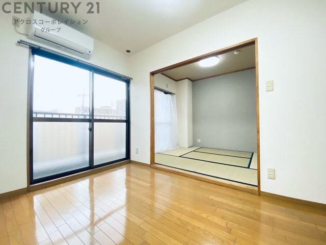 居室・リビング　エアコン付きで快適に過ごせます♪