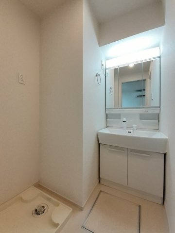 洗面設備　スペースが確保できる洗面所です