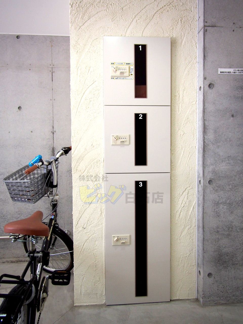 エントランス　留守中でも荷物が受け取れて便利な宅配ＢＯＸ完備しています♪