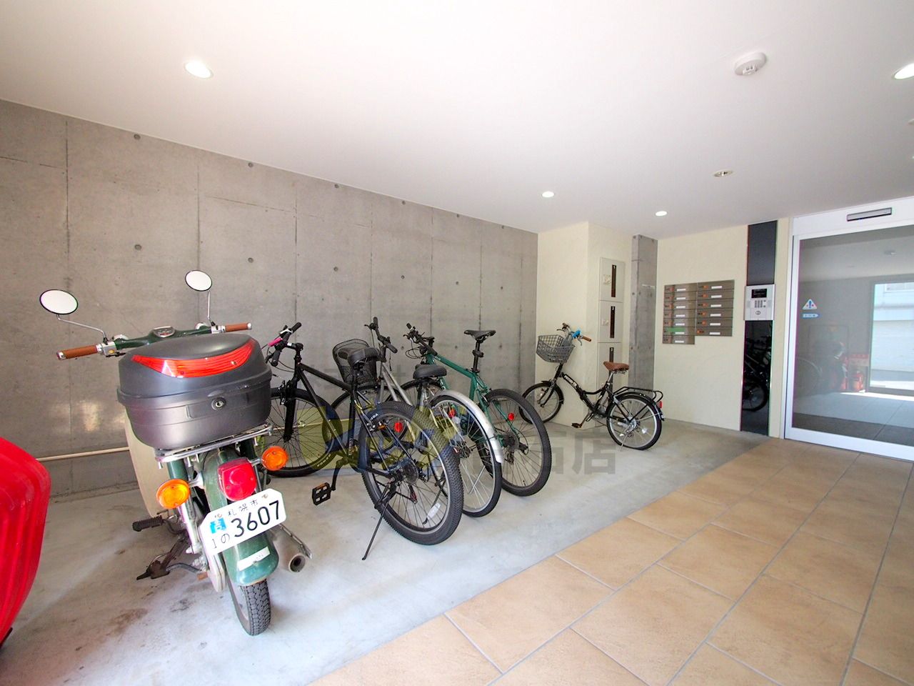 その他共有部分　屋内駐輪場完備しています♪