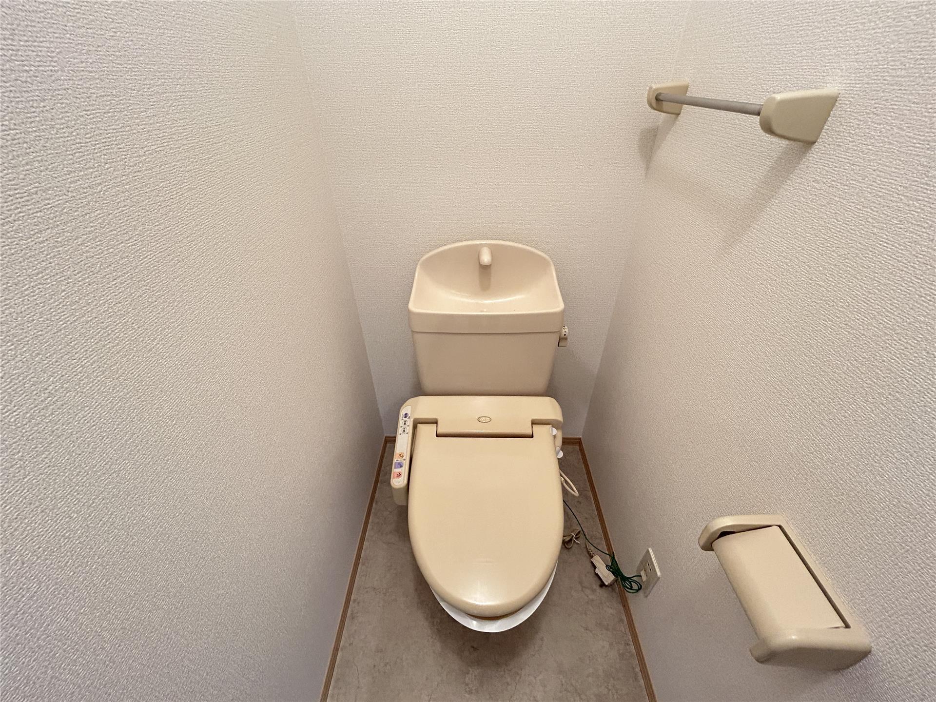 トイレ　温水洗浄暖房便座付トイレ