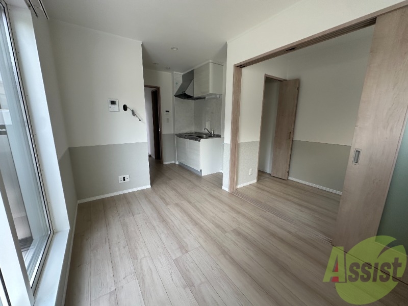 居室・リビング　こちらはリビングです、広々としていていいですね。