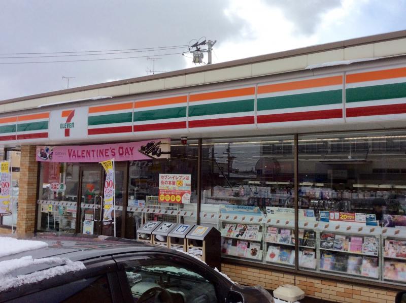 コンビニ　セブンイレブン札幌月寒中央通店（コンビニ）まで562m