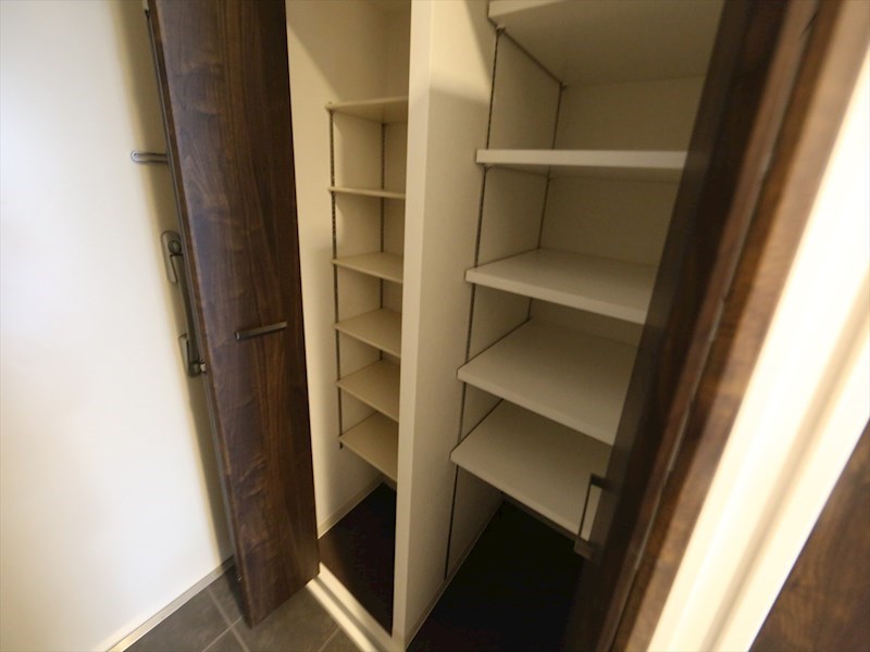 玄関　玄関　シューズボックス付（収納充実してます）