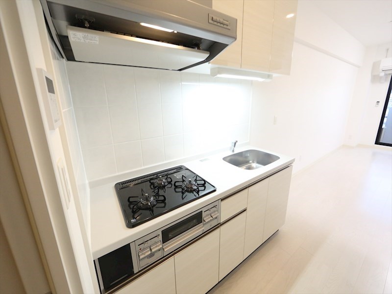 キッチン　システムキッチン（ガス3口コンログリル付）