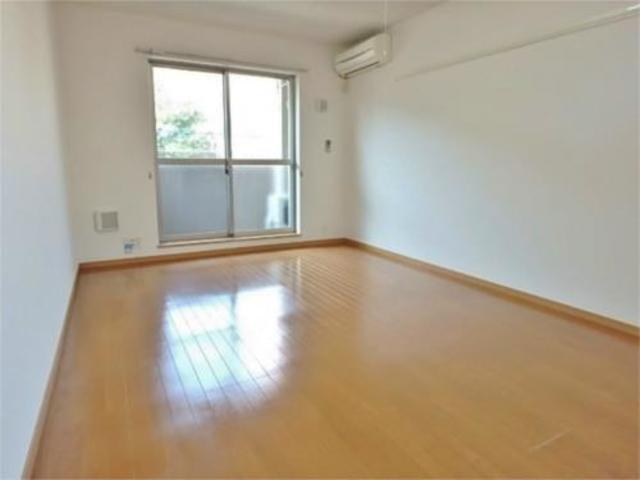 居室・リビング　９．８帖の広めな洋室です