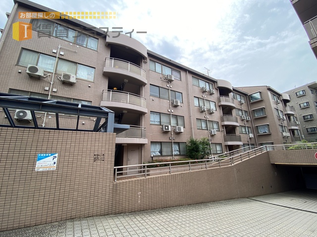 建物外観　重厚な雰囲気漂うカッチリマンション