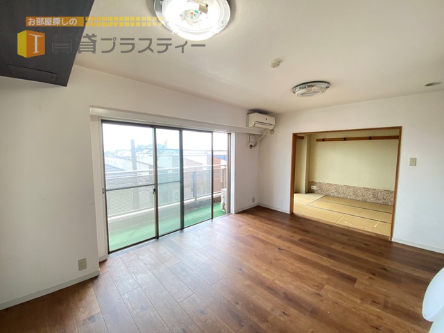 居室・リビング　広々開放的なリビング。