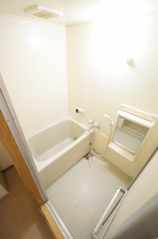バス・シャワールーム　※同物件・反転タイプの写真です。