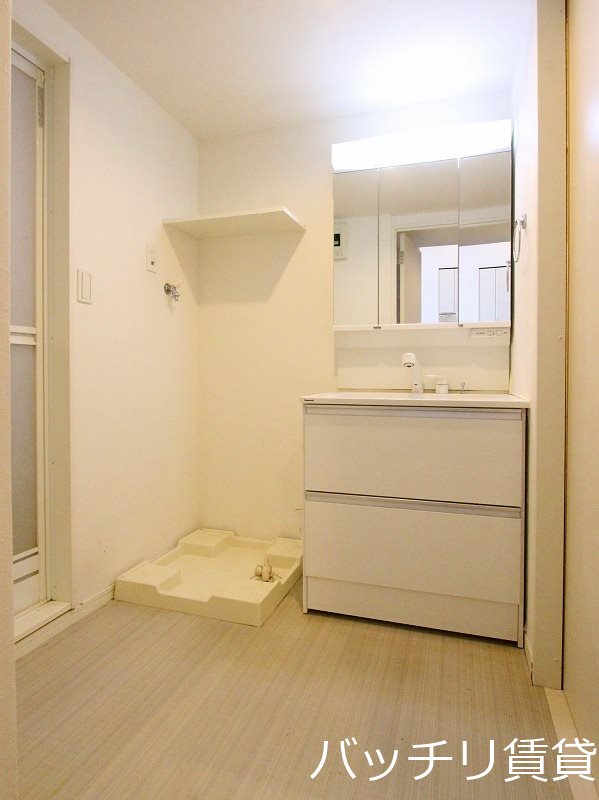 洗面設備　※画像は別号室の為、現状優先となります。