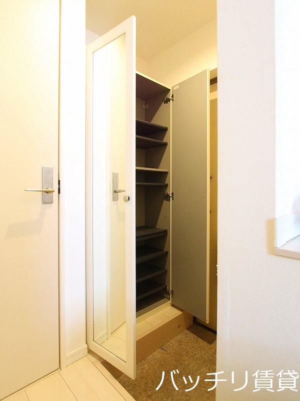 玄関　※画像は別号室の為、現状優先となります。