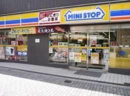 コンビニ　ミニストップ荒川１丁目店（コンビニ）まで484m