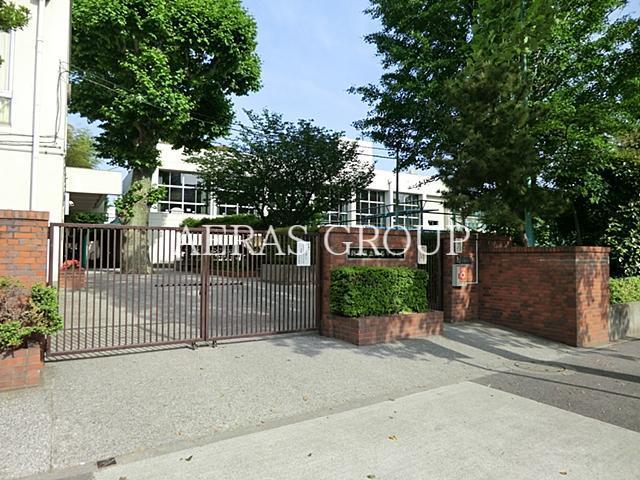 中学校　新宿区立四谷中学校（中学校）まで627m