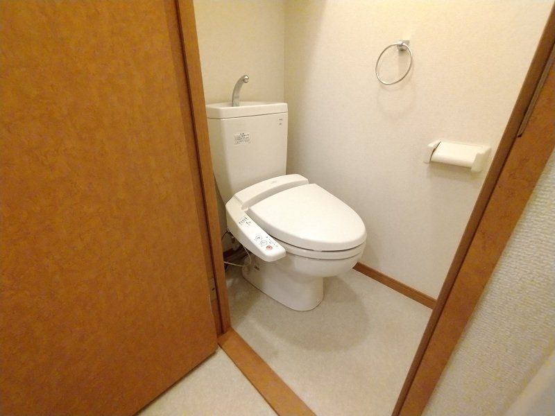 トイレ　温水便座付き♪
