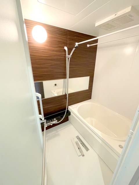 バス・シャワールーム　★ゆったりサイズのバスルーム♪追焚・浴室乾燥機付き★