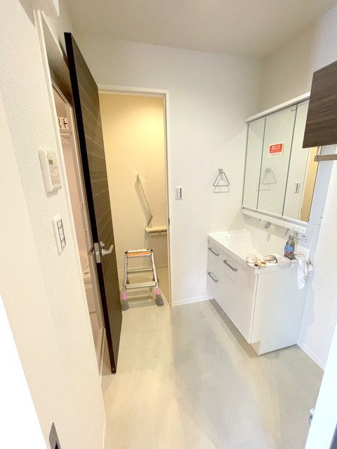 トイレ　★洗面所奥がトイレです★