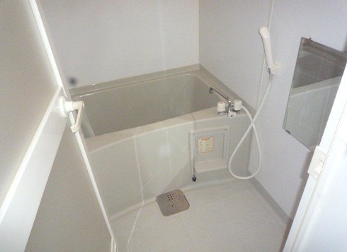 バス・シャワールーム　シャワーでキレイキレイ