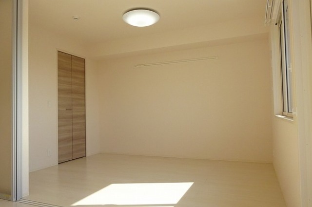 その他部屋・スペース　洋室６帖（照明器具付）