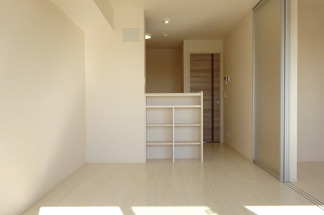 居室・リビング　居室９．９帖（照明器具付）