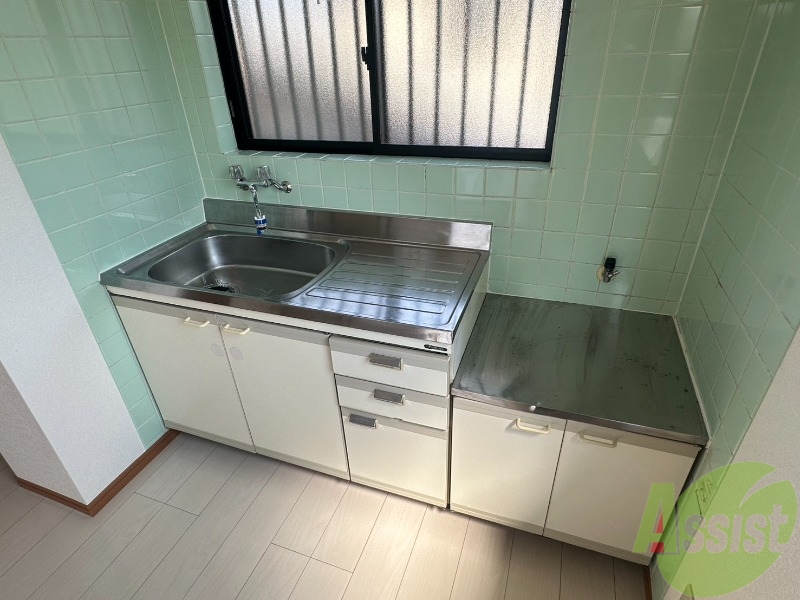 キッチン　キッチンは作業台もあり広めなので使いやすそうですね。