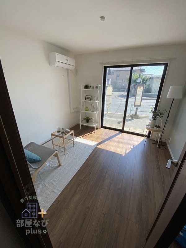 居室・リビング　※他号室写真です