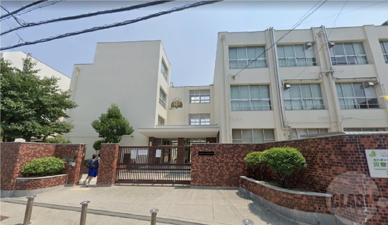 中学校　大阪市立大桐中学校（中学校）まで621m