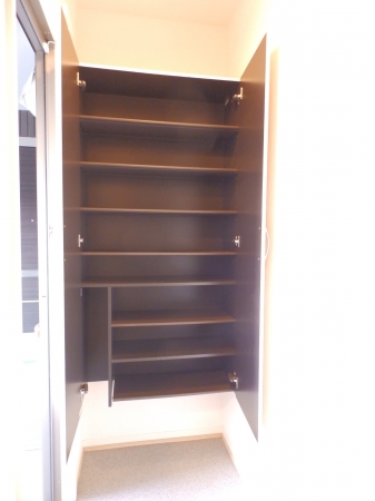 玄関　シューズボックス