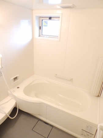 バス・シャワールーム　コンパクトで使いやすいお風呂です