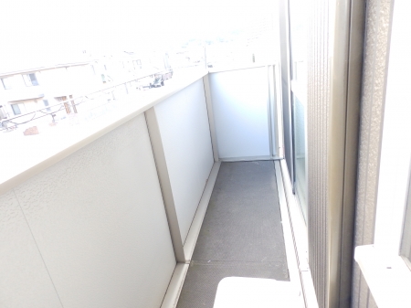 バルコニー　外からの目が気にならないバルコニーで洗濯物が干せます