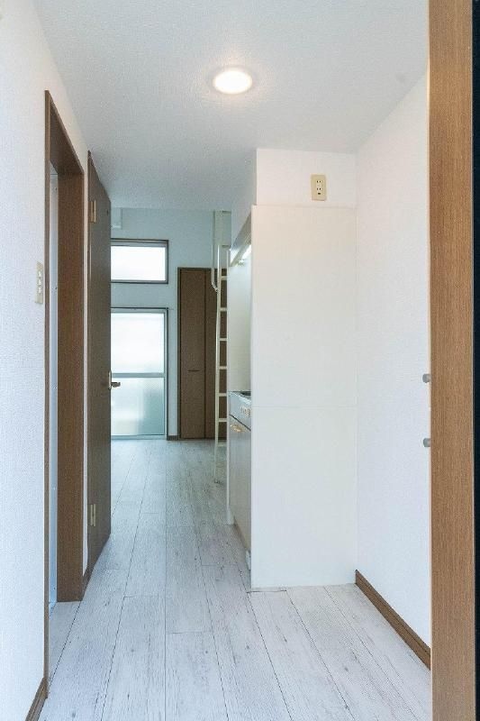 玄関　同物件別室写真