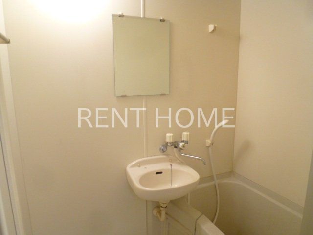 洗面設備　浴室内に洗面台・鏡も有ります