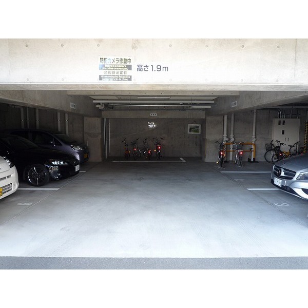 駐車場　防犯カメラ・駐輪場
