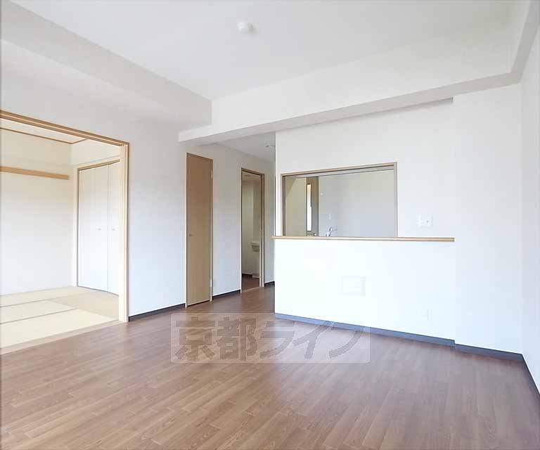 居室・リビング　１２．９帖の広々リビングです！