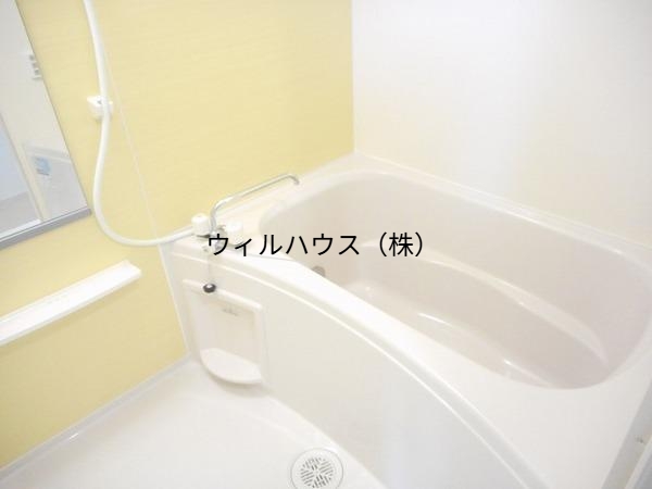 バス・シャワールーム　浴室乾燥機、追い焚き機能付きバス！