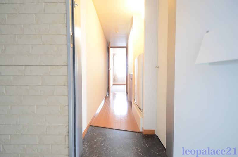 玄関　同タイプ代表写真となり設備仕様は一部異なる場合があります。